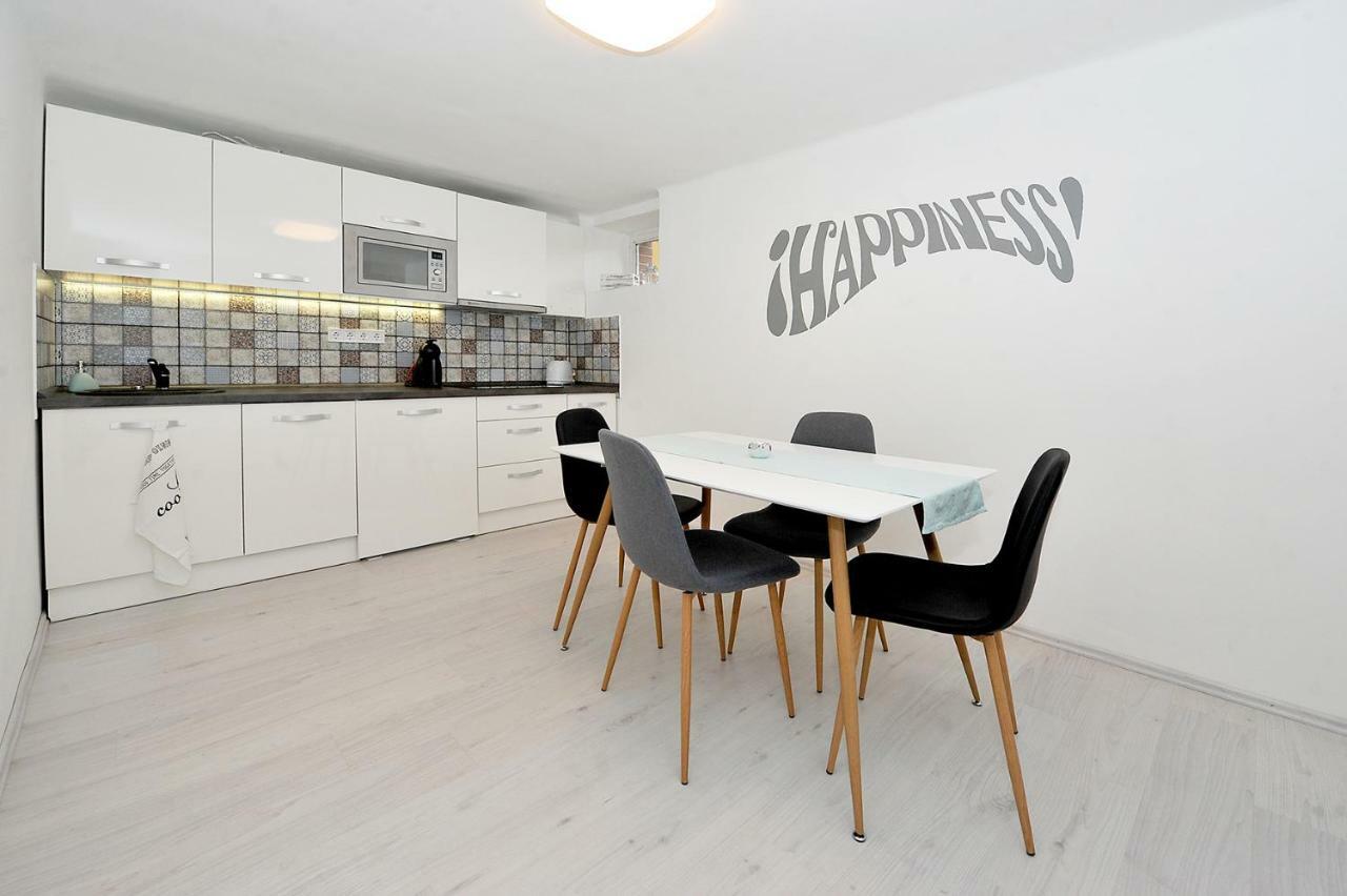 Pure Apartman Печ Экстерьер фото