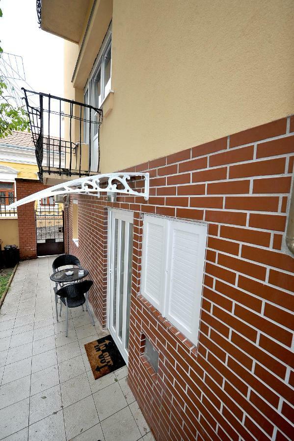 Pure Apartman Печ Экстерьер фото