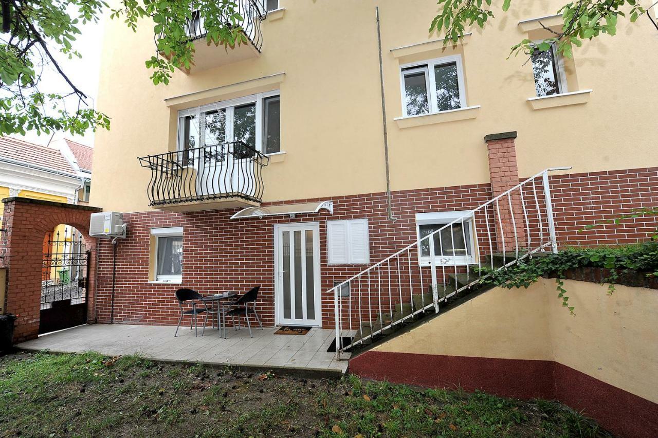 Pure Apartman Печ Экстерьер фото